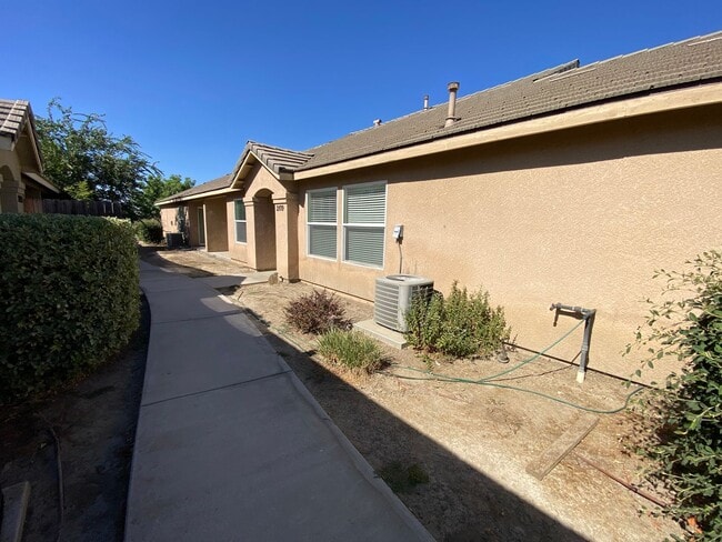 Building Photo - 2109 Bella Oaks Dr