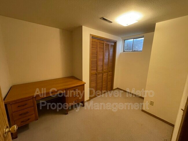 Building Photo - 6534 Zinnia St