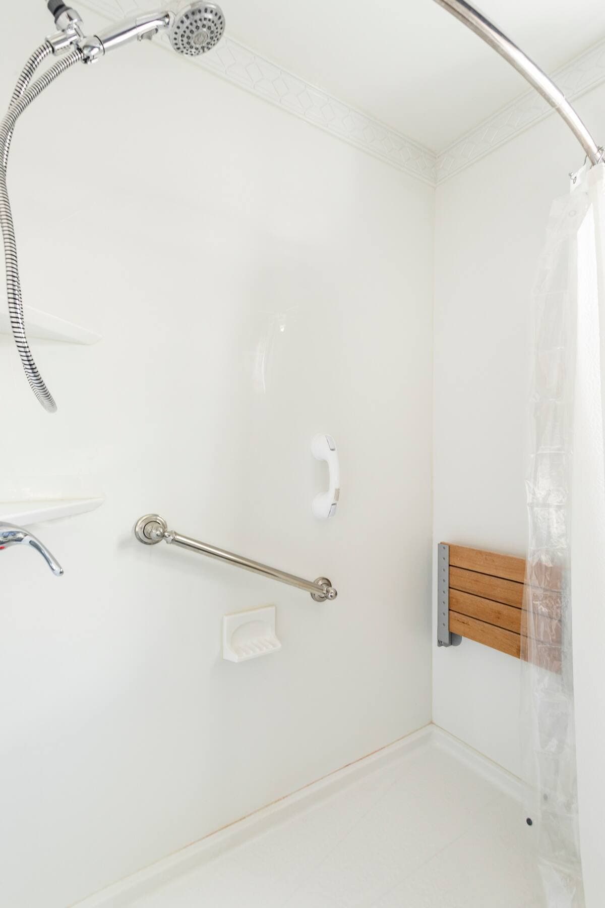 Building Photo - 2346 Pine St