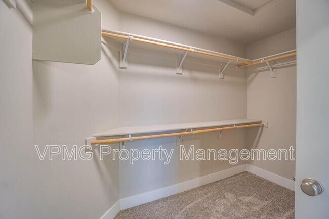 Building Photo - 2347 E Otter Lp