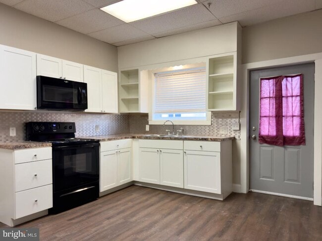 Building Photo - 100 S Front St