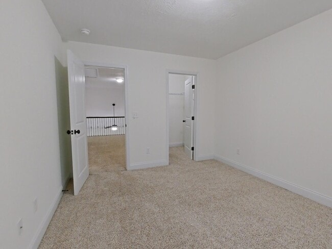 Building Photo - 528 Scenic Dr