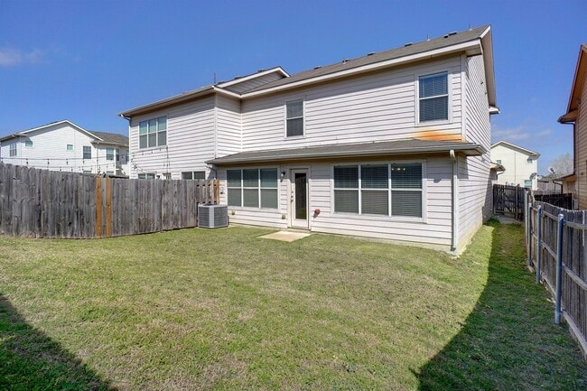 Building Photo - Spacious Duplex Townhome in Quiet Cul-de-Sac | Fresh Paint | 15-Month Lease