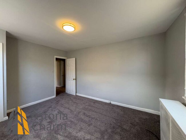 Building Photo - Conveniently Located 4 Bedroom with Privat...