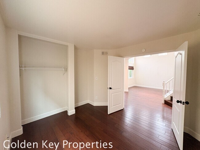 Building Photo - Welcome home to this spacious 4-bedroom, 3-bath home located in the Rancho Del Oro Community!
