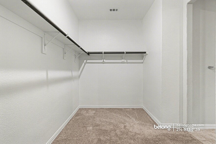 Building Photo - 3416 Kingsview Dr