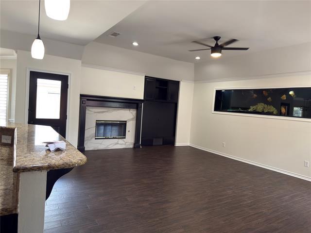 Building Photo - 2101 Tarrant Ln