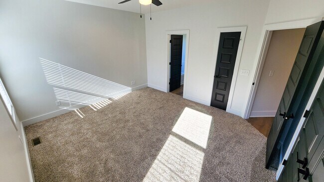 Building Photo - High-End Touches & Flexible Space in a Bea...