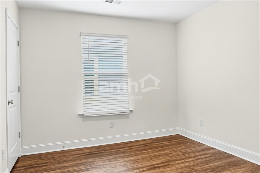 Building Photo - 1831 Produce Ln