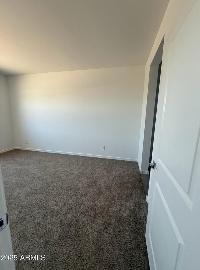 Building Photo - 3814 S 87th Dr