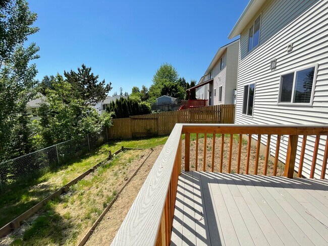 Building Photo - Spacious 4-Bedroom, 2.5-Bath Home with Deck, Fireplace & Updated Kitchen