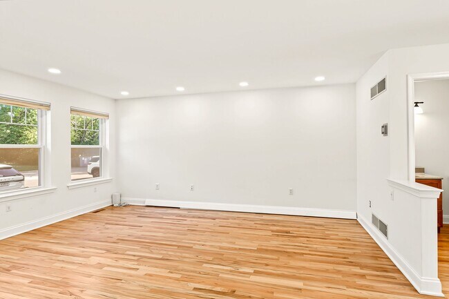 Building Photo - 808 Yorkview Dr