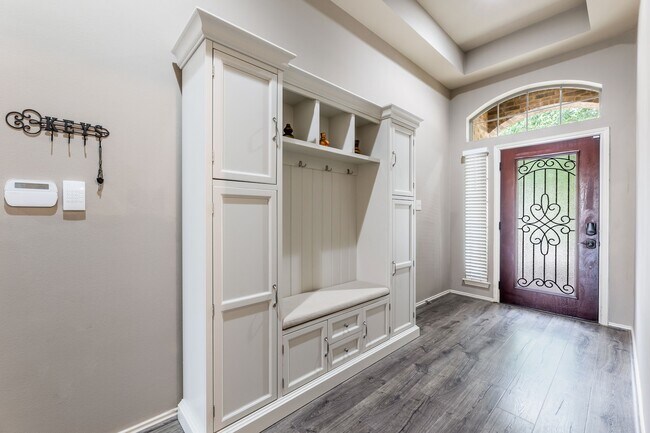 Building Photo - 10923 Starling Creek Dr