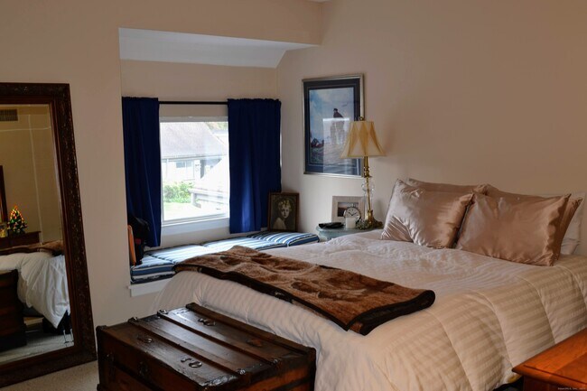 Building Photo - 504 Heritage Vlg