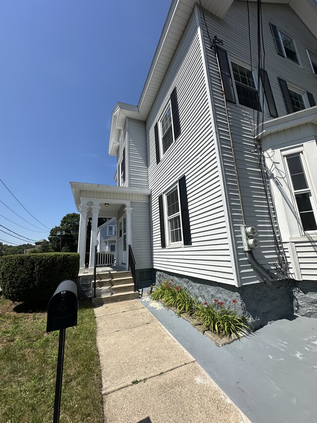Private Front Entrance - 7 Buxton Ct