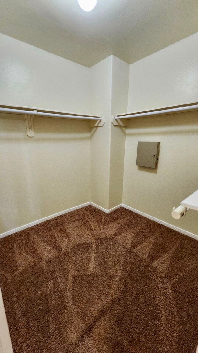 Building Photo - 6630 Bluebottle Ln