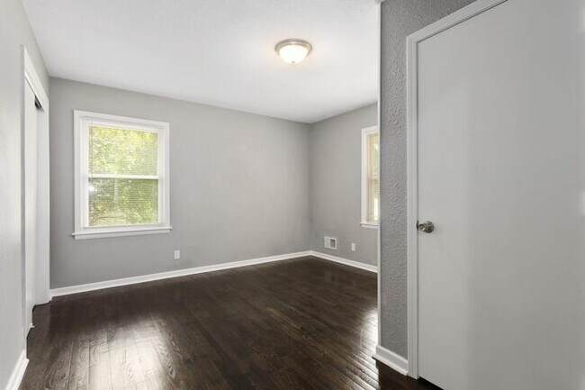 Building Photo - Ready for Move-in Home at Raytown! Nestled on dead end street off Raytown Road for rent 3 bedroom...