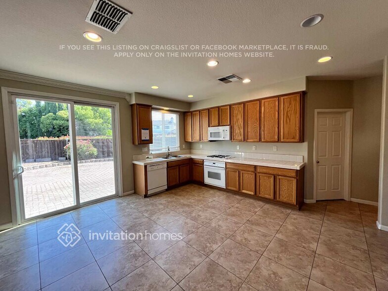 Building Photo - 112 Glenwood Cir