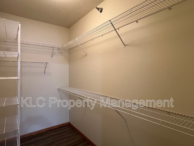 Building Photo - 2323 E Porter Ave