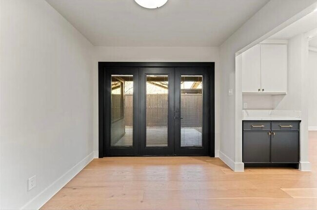 Building Photo - 7639 Royal Ln