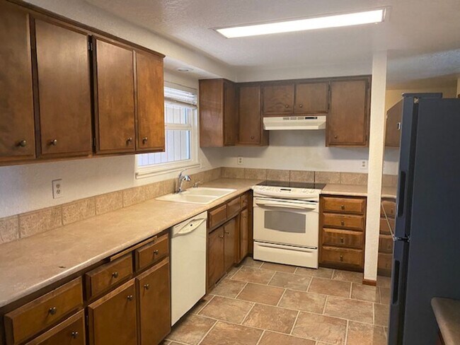 Building Photo - 680 Malabar St
