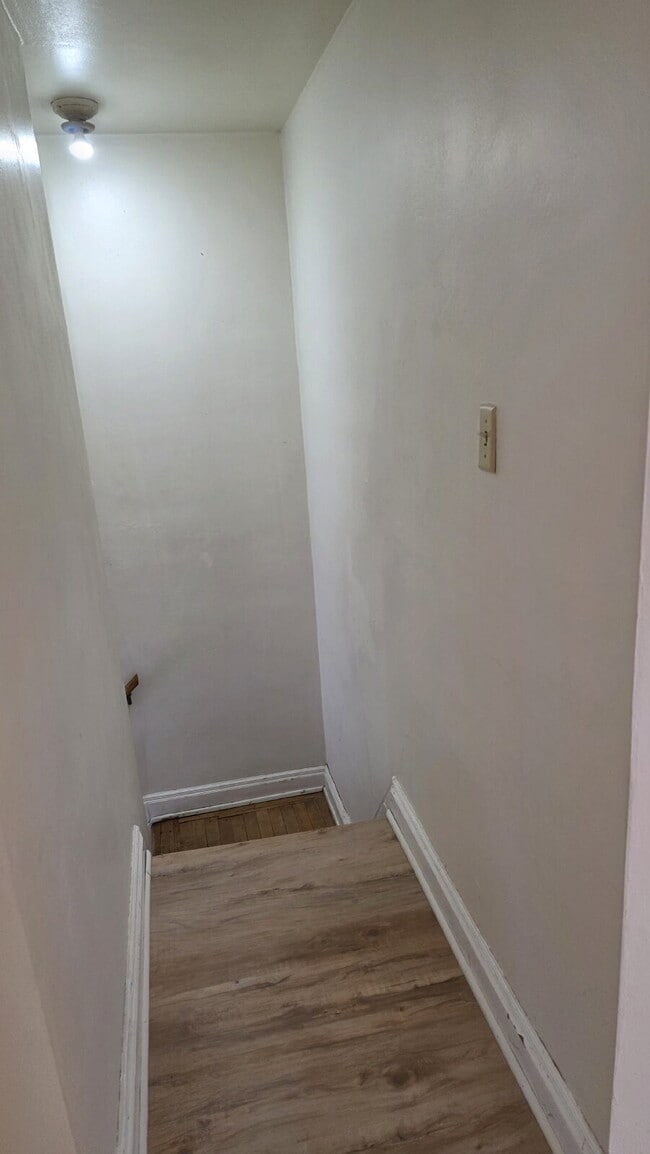 Building Photo - 3 Bedroom Home