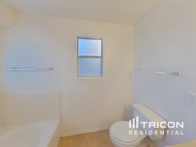 Building Photo - 12209 W Edgemont Ave