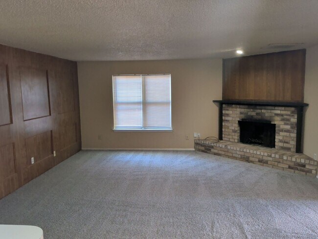 Building Photo - 4702 Green Hollow Dr