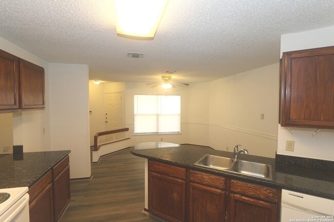 Building Photo - 6943 Sunshine Tree Dr