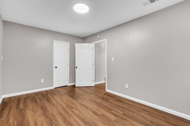 Building Photo - 2717 Burns Ave