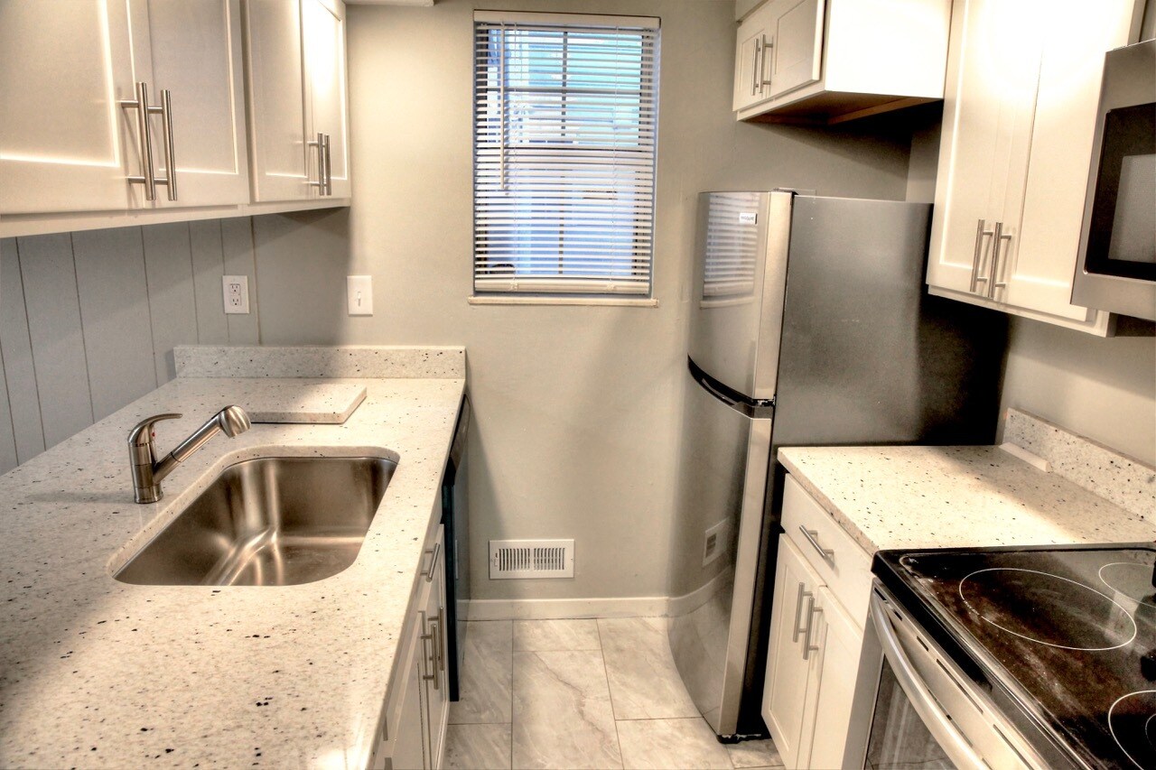 Building Photo - 306 E 17th Ave