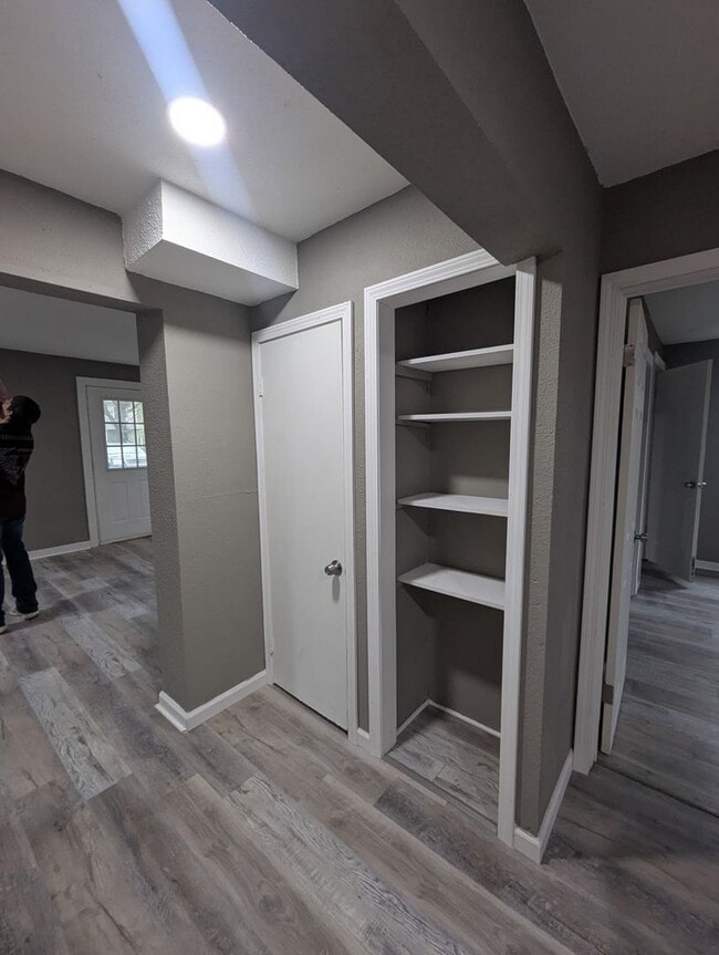 Building Photo - 3 Bedroom Home — Available December 26 in Columbus, KS!