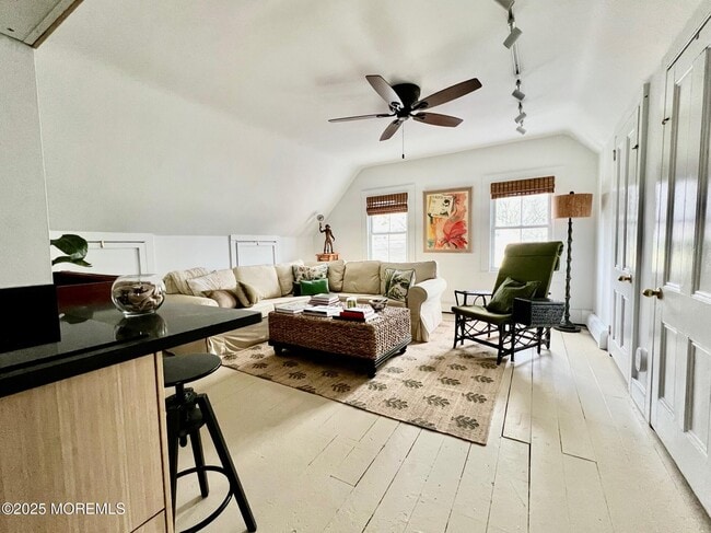 Primary Photo - 74 Mt Hermon Way