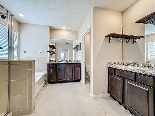 Building Photo - 13071 Brookside Moss Dr