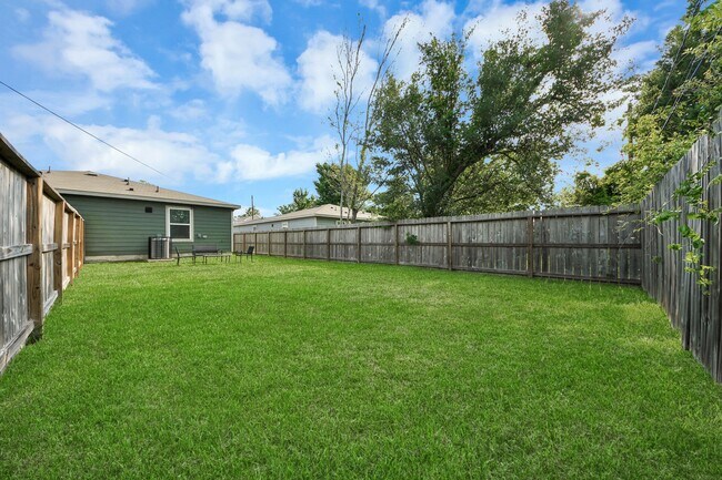 Building Photo - 9027 Madera Rd