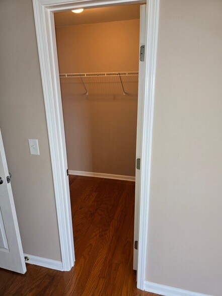 Building Photo - 1750 Pepperwood Way