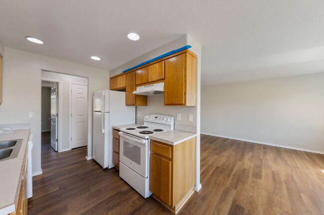 Building Photo - Fresh & Updated 2 bedroom W/S included!