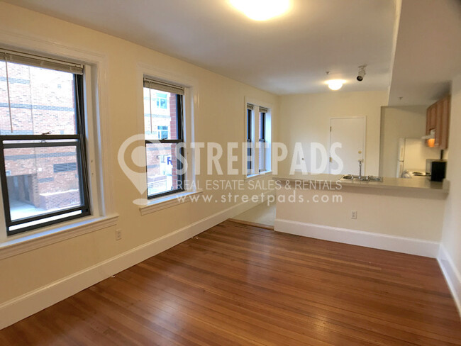 Building Photo - 881 Massachusetts Ave