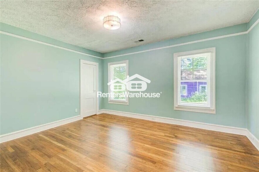 Building Photo - 875 White St SW