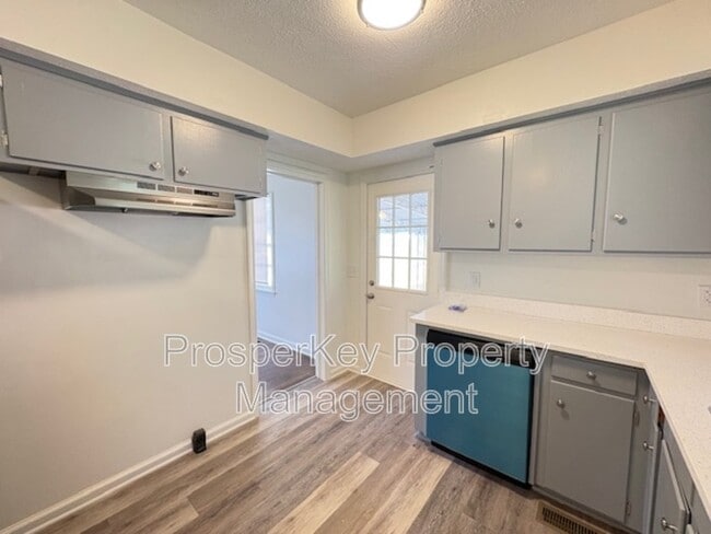 Building Photo - 5802 Catalina Dr