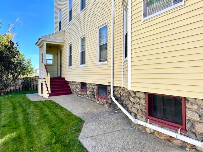 Building Photo - 21 Watson Ave