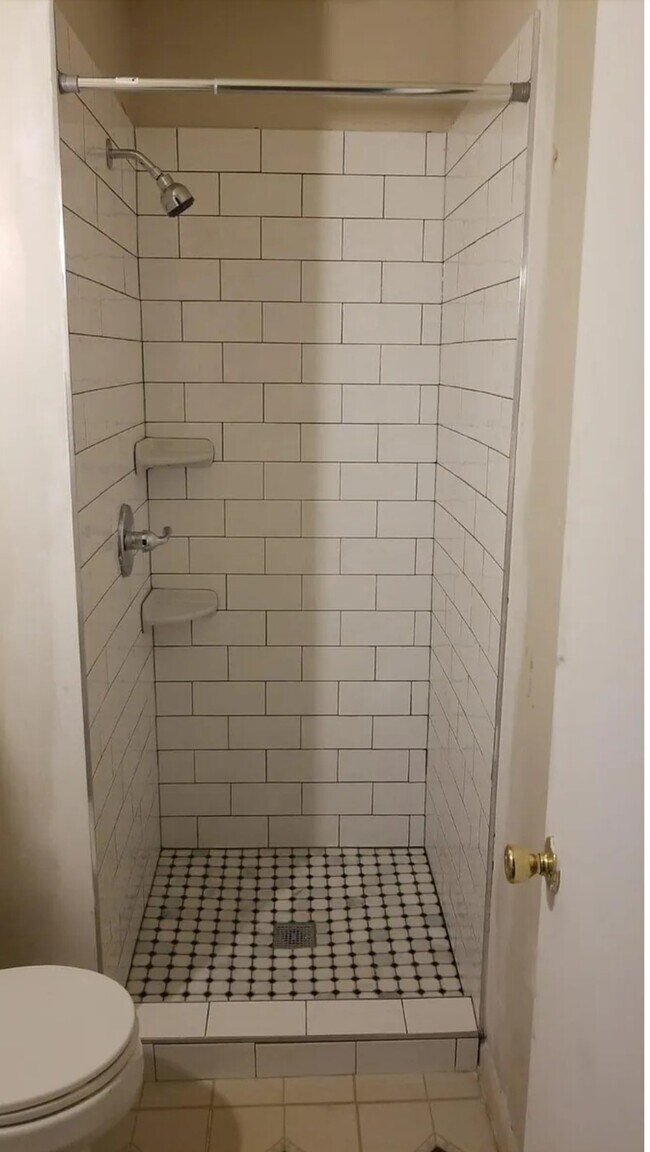 Building Photo - 576 Crestwood St SW