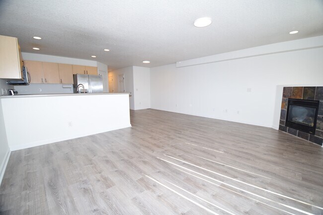 Building Photo - 207 SE Harlow Ave