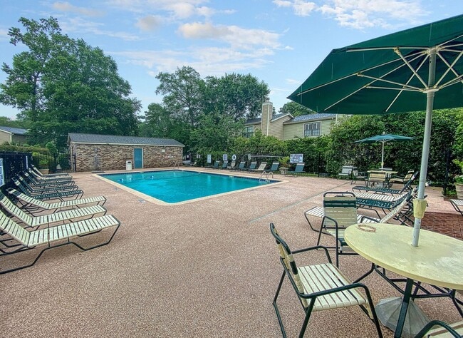 Building Photo - Charming 2BR/2BA Condo with Water Views in Sought-After Montclair – Mount Pleasant, SC