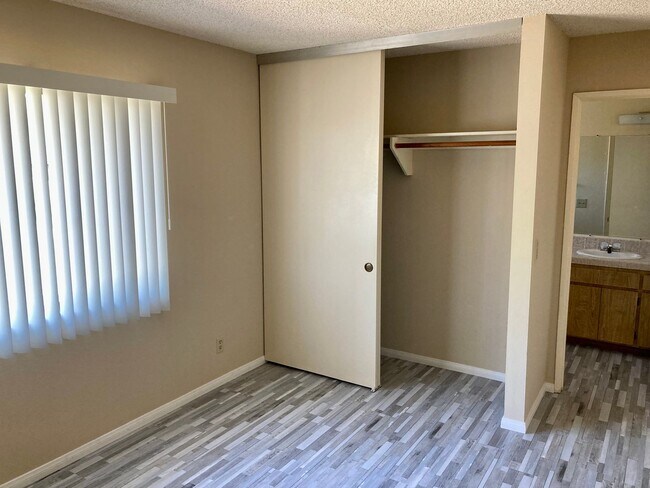 Building Photo - 55 and older 1 Bed, 1 Bath North Park $500...