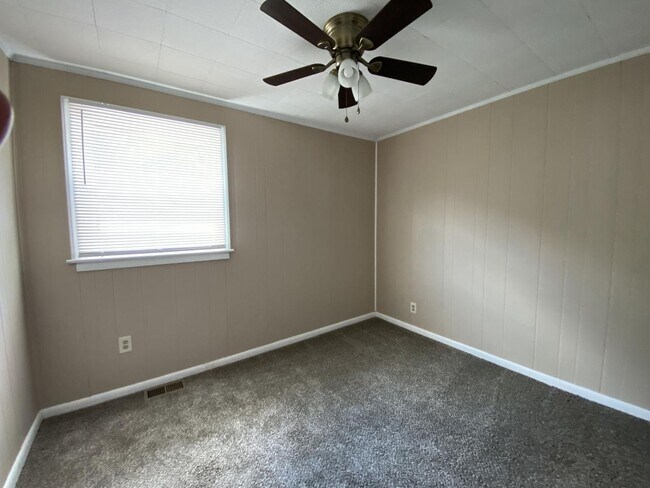 Building Photo - Cute two bedroom house in quiet neighborhood