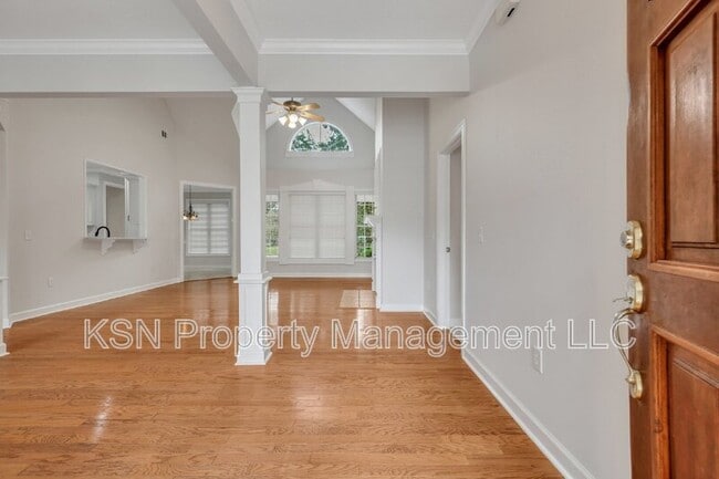 Building Photo - 5 Southernwood Pl