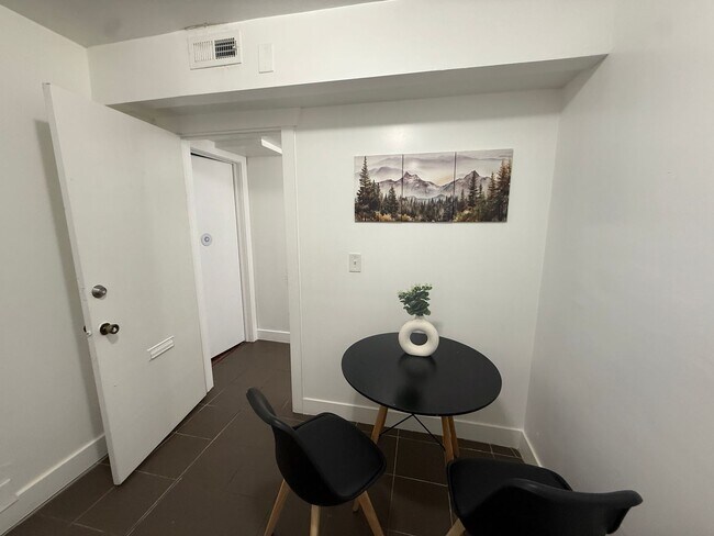 Building Photo - 68 E 200 S