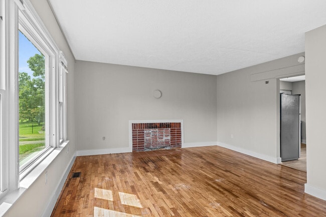 Building Photo - 2 Skyview Dr