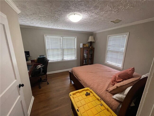 Building Photo - 737 Sunnybrook Dr